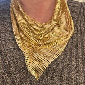 Gold-colored chainmail neckerchief necklace with original velvet-lined box